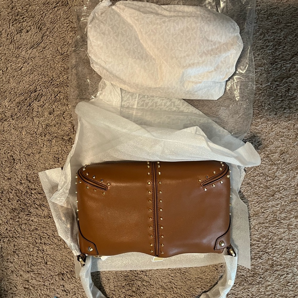 Michael Kors Tan Studded Shoulder Bag - Picture 4 of 10
